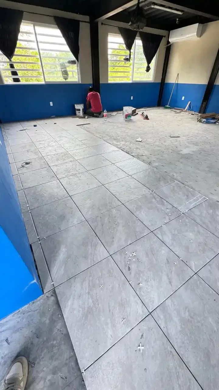 Proceso de instalación de azulejos
